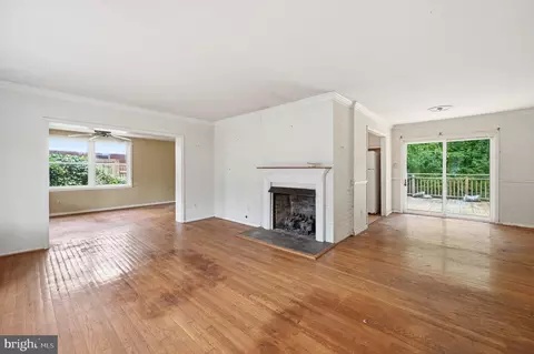 Living - 6702 Harwood Pl, Springfield, VA 22152 photo 1 of 4