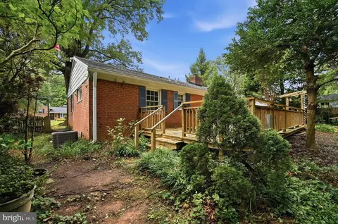 Exterior - 6702 Harwood Pl, Springfield, VA 22152 photo 6 of 7