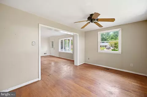 Living - 6702 Harwood Pl, Springfield, VA 22152 photo 3 of 4