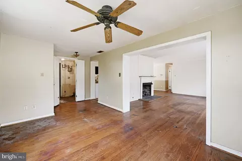Living - 6702 Harwood Pl, Springfield, VA 22152 photo 4 of 4