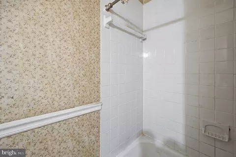 Bath - 6702 Harwood Pl, Springfield, VA 22152 photo 3 of 3