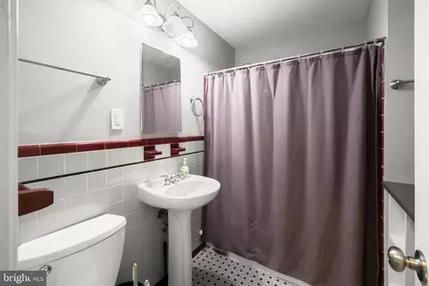 Bath - 7116 Neuman St, Springfield, VA 22150 photo 1 of 3
