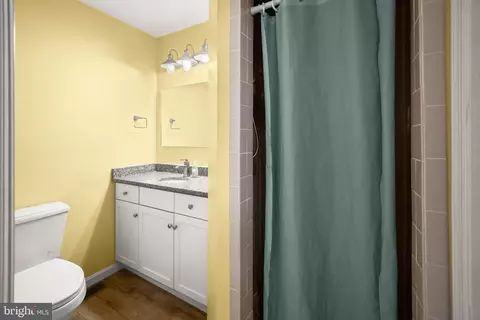Bath - 7116 Neuman St, Springfield, VA 22150 photo 2 of 3