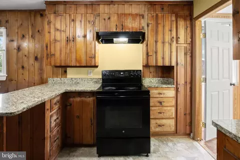 Kitchen - 7116 Neuman St, Springfield, VA 22150 photo 3 of 4