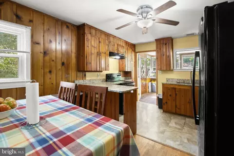 Entry Way - 7116 Neuman St, Springfield, VA 22150 photo 1 of 1