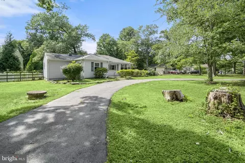 Exterior - 7116 Neuman St, Springfield, VA 22150 photo 2 of 10