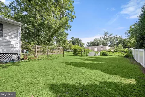 Exterior - 7116 Neuman St, Springfield, VA 22150 photo 3 of 10
