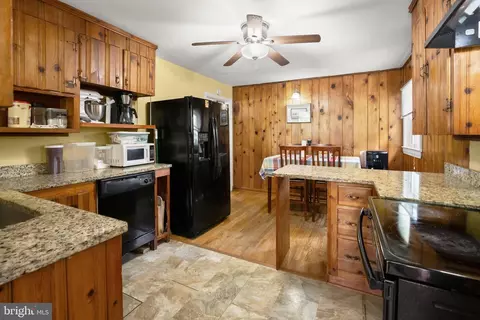 Kitchen - 7116 Neuman St, Springfield, VA 22150 photo 4 of 4