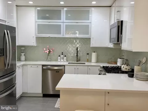 1676 Chimney House Rd, Reston, VA 20190 photo 2