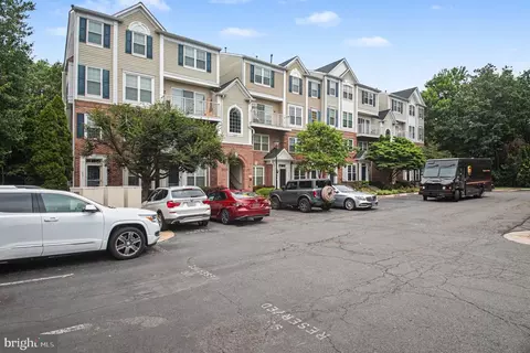 6035 Terrapin Pl #303, Alexandria, VA 22310