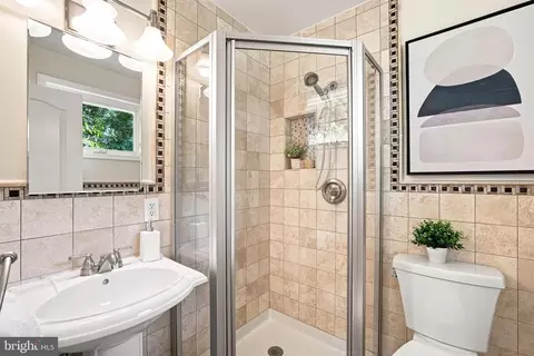 Bath - 8926 Cromwell Dr, Springfield, VA 22151 photo 1 of 3