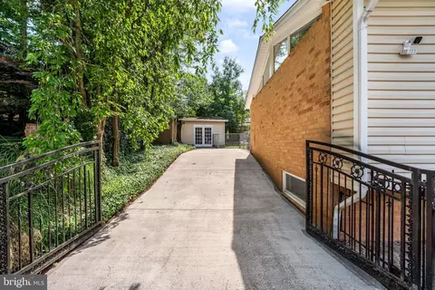 Exterior - 8926 Cromwell Dr, Springfield, VA 22151 photo 7 of 12