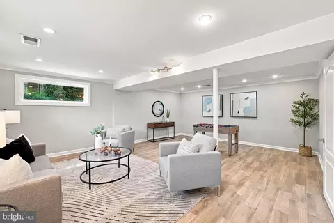 Living - 8926 Cromwell Dr, Springfield, VA 22151 photo 1 of 2