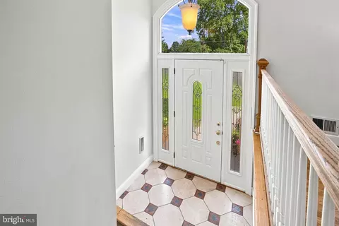 Entry Way - 8926 Cromwell Dr, Springfield, VA 22151 photo 1 of 3