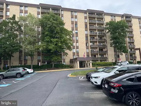 3100 S Manchester St #832, Falls Church, VA 22044