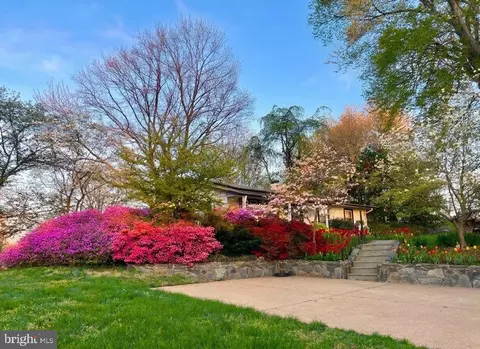 4951 Roslyn Rd, Annandale, VA 22003