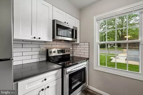 Kitchen - 8400 Penshurst Dr #583, Springfield, VA 22152 photo 2 of 3