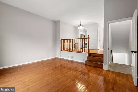 Living - 8400 Penshurst Dr #583, Springfield, VA 22152 photo 2 of 3