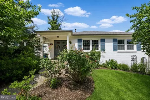 6126 Redwood Ln, Alexandria, VA 22310