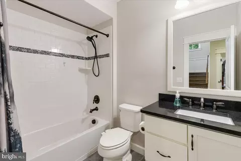 Bath - 6619 Byrnes Dr, Mclean, VA 22101 photo 5 of 5