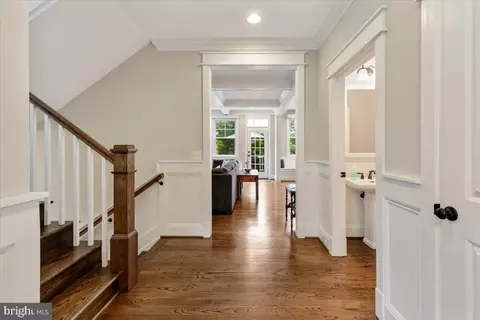 Entry Way - 6619 Byrnes Dr, Mclean, VA 22101 photo 2 of 8