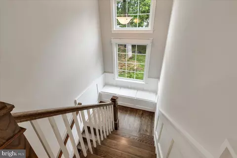 Entry Way - 6619 Byrnes Dr, Mclean, VA 22101 photo 6 of 8