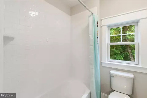 Bath - 6619 Byrnes Dr, Mclean, VA 22101 photo 3 of 5