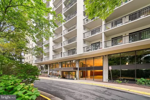 3800 Powell Ln #1117, Falls Church, VA 22041