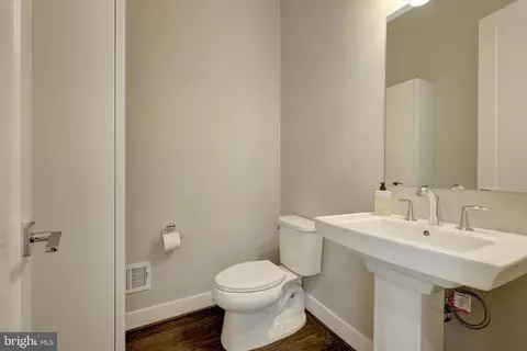 Entry Way - 1888 Easterly Rd, Reston, VA 20190 photo 4 of 7