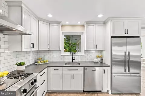 Kitchen - 5214 Heming Ave, Springfield, VA 22151 photo 4 of 4