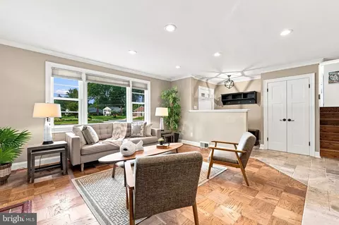 Living - 5214 Heming Ave, Springfield, VA 22151 photo 1 of 3