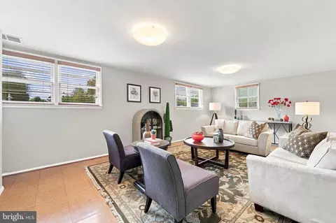 Living - 5214 Heming Ave, Springfield, VA 22151 photo 3 of 3