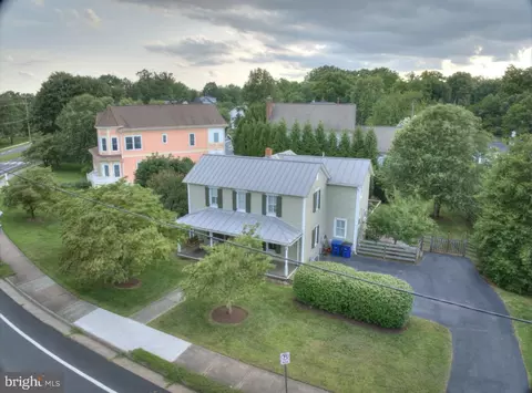Exterior - 703 Dranesville Rd, Herndon, VA 20170 photo 8 of 8