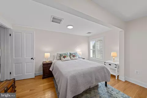Bedroom - 703 Dranesville Rd, Herndon, VA 20170 photo 5 of 7