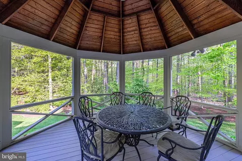 6528 Heather Brook Ct, Mclean, VA 22101 photo 4