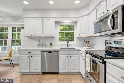 Kitchen - 3647 Beech Down Dr, Chantilly, VA 20151 photo 3 of 3