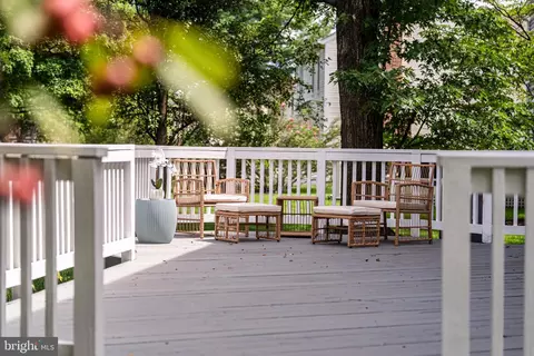 Exterior - 3647 Beech Down Dr, Chantilly, VA 20151 photo 4 of 5
