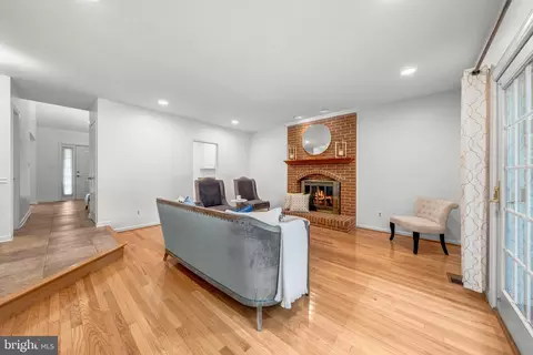 Living - 3647 Beech Down Dr, Chantilly, VA 20151 photo 4 of 4