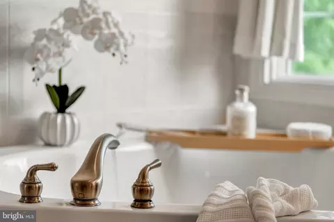 Bath - 3647 Beech Down Dr, Chantilly, VA 20151 photo 4 of 6