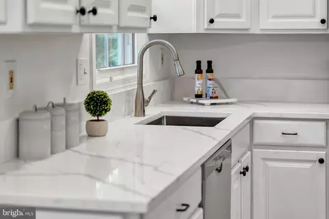 Kitchen - 3647 Beech Down Dr, Chantilly, VA 20151 photo 2 of 3