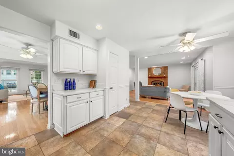Entry Way - 3647 Beech Down Dr, Chantilly, VA 20151 photo 2 of 3