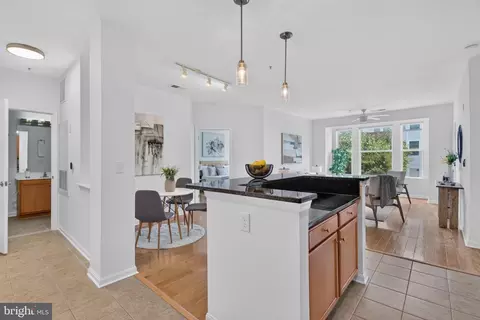2665 Prosperity Ave #318, Fairfax, VA 22031