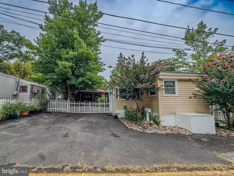 4305 Mobile Ct, Fairfax, VA 22030