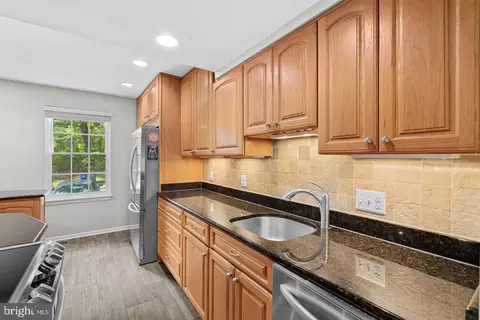 Kitchen - 8942 Astongale Ct, Springfield, VA 22152 photo 2 of 6