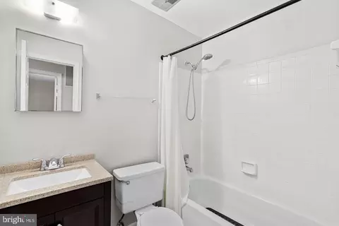 Bath - 8942 Astongale Ct, Springfield, VA 22152 photo 2 of 3