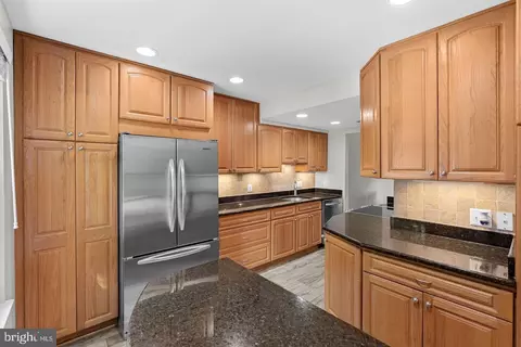 Kitchen - 8942 Astongale Ct, Springfield, VA 22152 photo 3 of 6