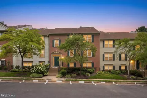 12114 Green Leaf Ct #202, Fairfax, VA 22033