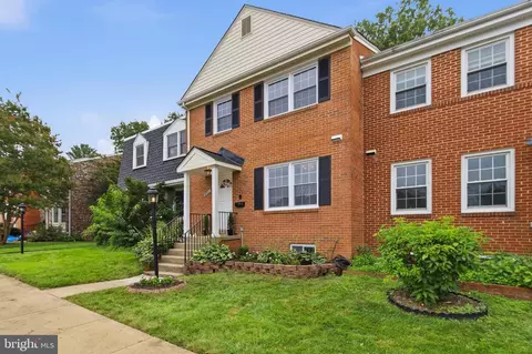 9103 Barrick St, Fairfax, VA 22031