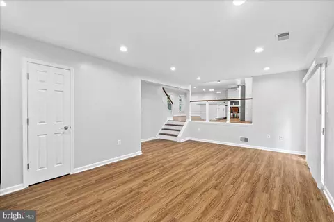 Living - 9303 Macswain Pl, Springfield, VA 22153 photo 3 of 3