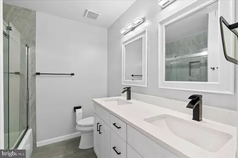 Bath - 9303 Macswain Pl, Springfield, VA 22153 photo 4 of 5